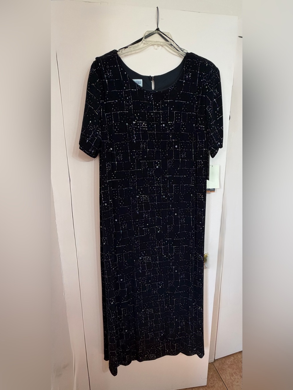 Jessica Howard NWT Size 24 Stretchy Straight Gown with Sparkle Pattern